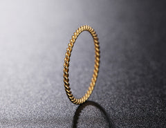 Rose Gold Titanium Steel Ring Set with Minimalist Thread Design