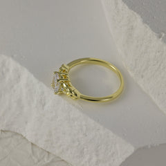 Four Prongs Oval Zircon Wheat Leaf Silver Ring for Women