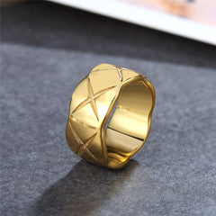 Small Fragrance Titanium Steel Ring with European and American Checkered Design