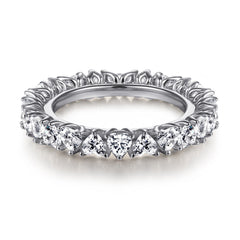 Full Circle Heart-shaped Zircon Silver Ring for Women