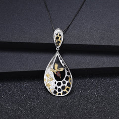 Natural Style Element Design Natural Gemstone Little Bee Pendant Silver Necklace for Women