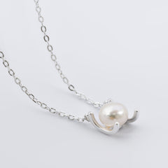 Exquisite Small Sleigh with Freshwater Pearl Silver Necklace for Women