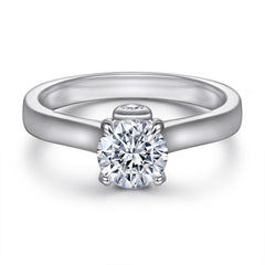 Four Prongs Round Zircon Solitaire Silver Ring for Women