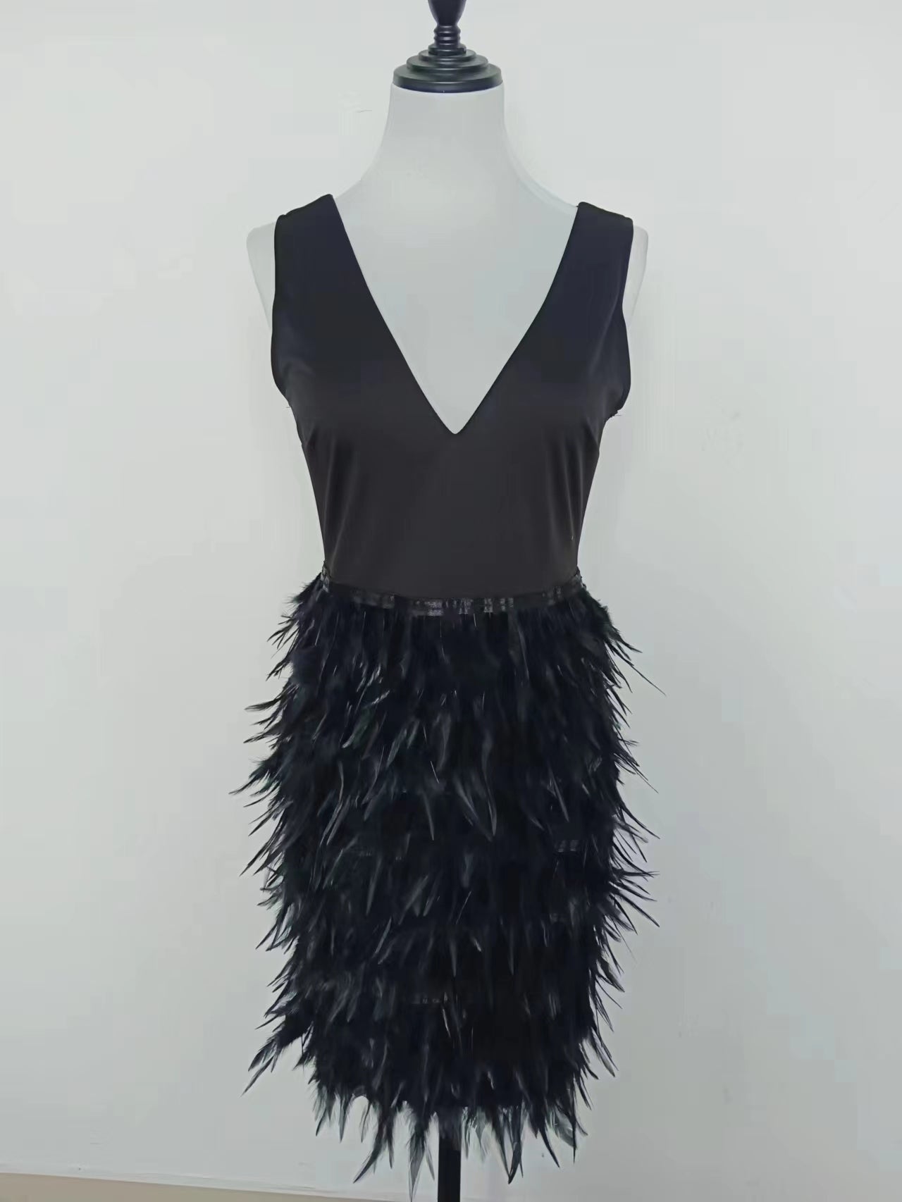 Hoobd Black Feather Dresses for Women 2023 Spring V-neck Sleeveless Lace-up Backless High Waist Tunics Short Evening Party Dresses