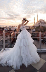 Elegant Spaghetti Straps A Line Wedding Dresses Backless Robe de Mariage Delicate Beaded Ruffles Bridal Gown