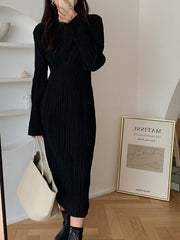 Simple Pleated Elastic Long-Sleeved Little Black Dress