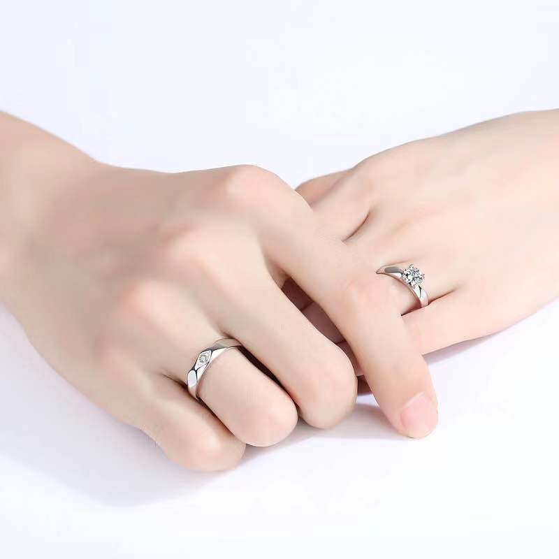 Rhombus Pattern with Zircon Silver Couple Ring