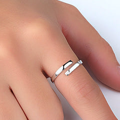 Zircon Opening Silver Couple Ring