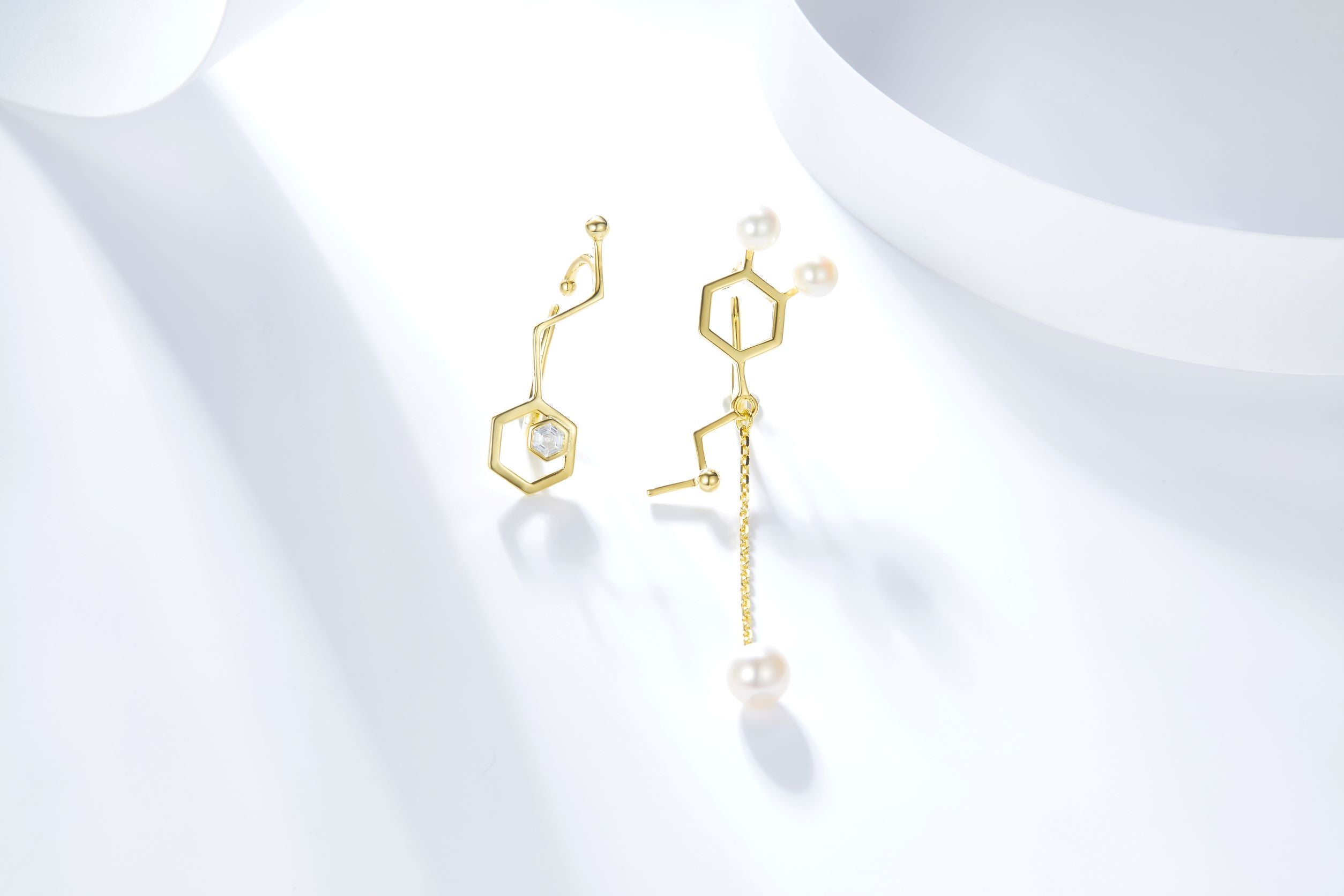 Asymmetric Molecule Structure Pearl Ear Bone Clips