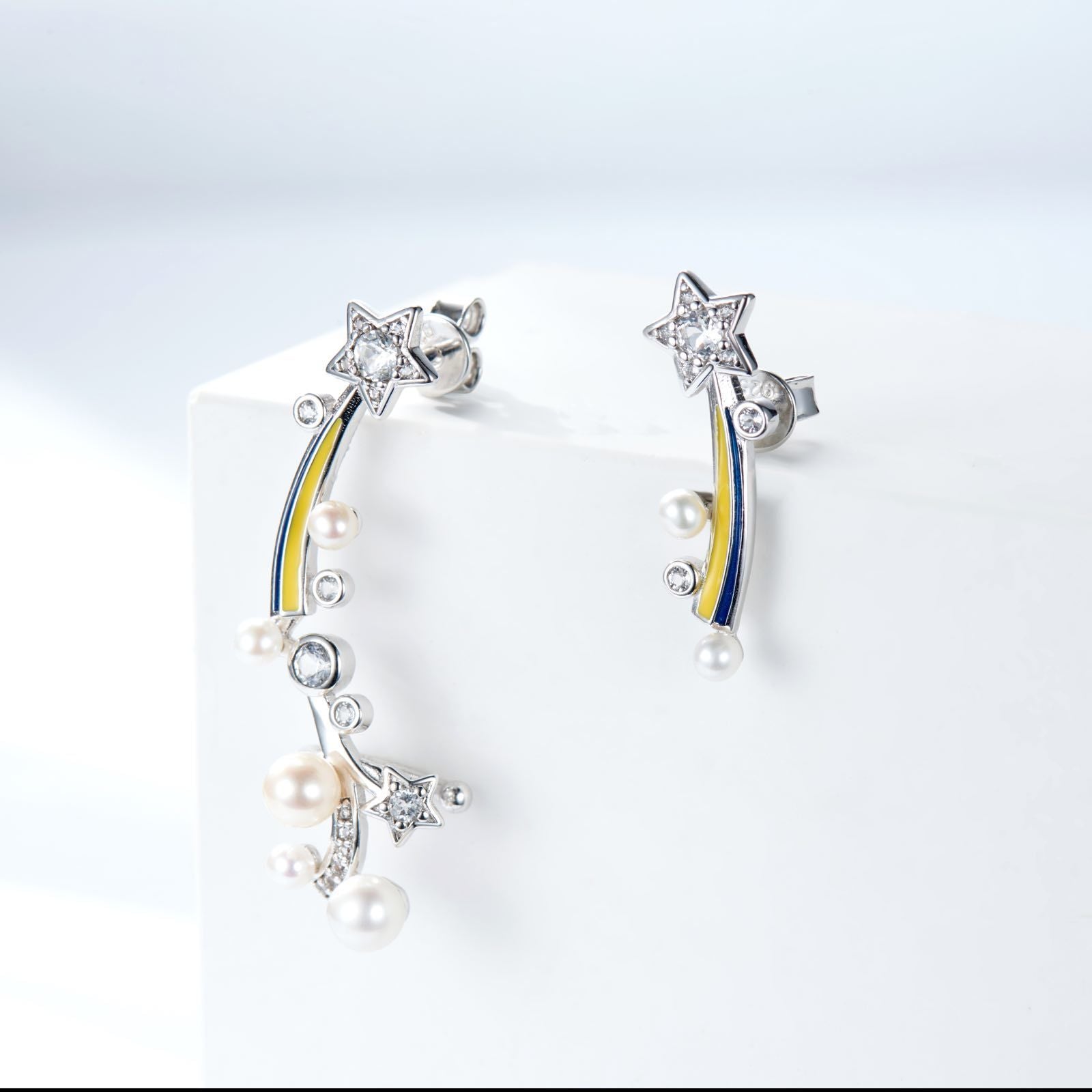 Asymmetric Enamel Meteor Pearl Ear Clips and Studs