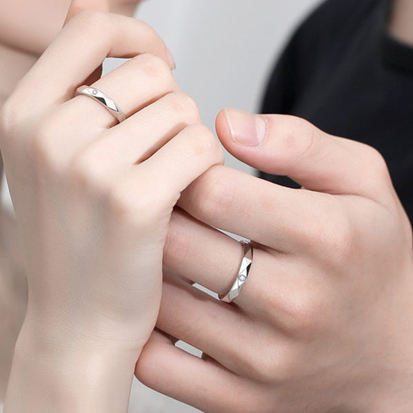 Rhombus Pattern with Zircon Silver Couple Ring