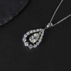 Light Luxury Premium Fashion Style Inlaid Natural Crystal Creative Pear Drop Pendant Silver Necklace for Women