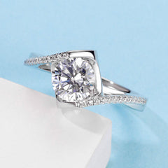 Split Shank Arm Heart-shape Prong 1.0 Carat Moissanite Engagement Ring