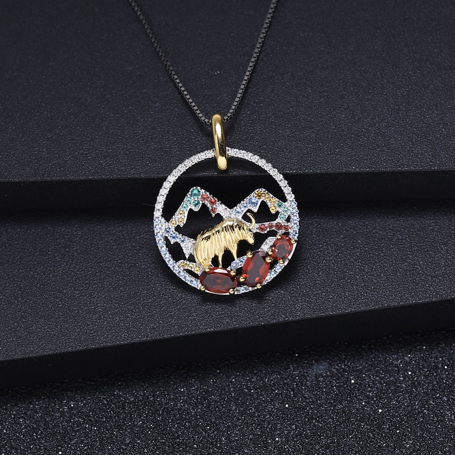 Premium Animal Element Design Natural Style Garnet Pendant Silver Necklace for Women