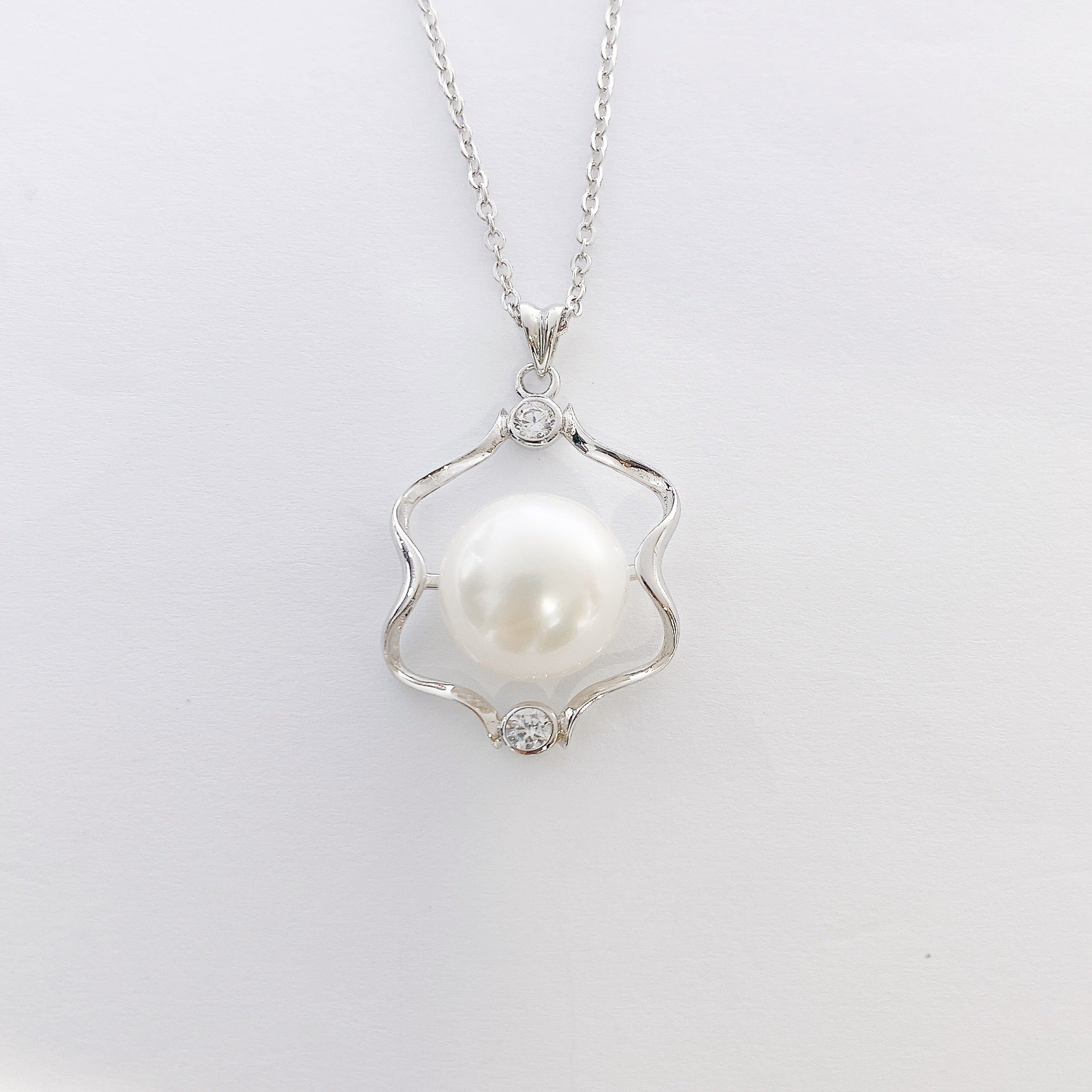 Natural Pearl Hollow Geometric Shape Pendant Silver Necklace for Women