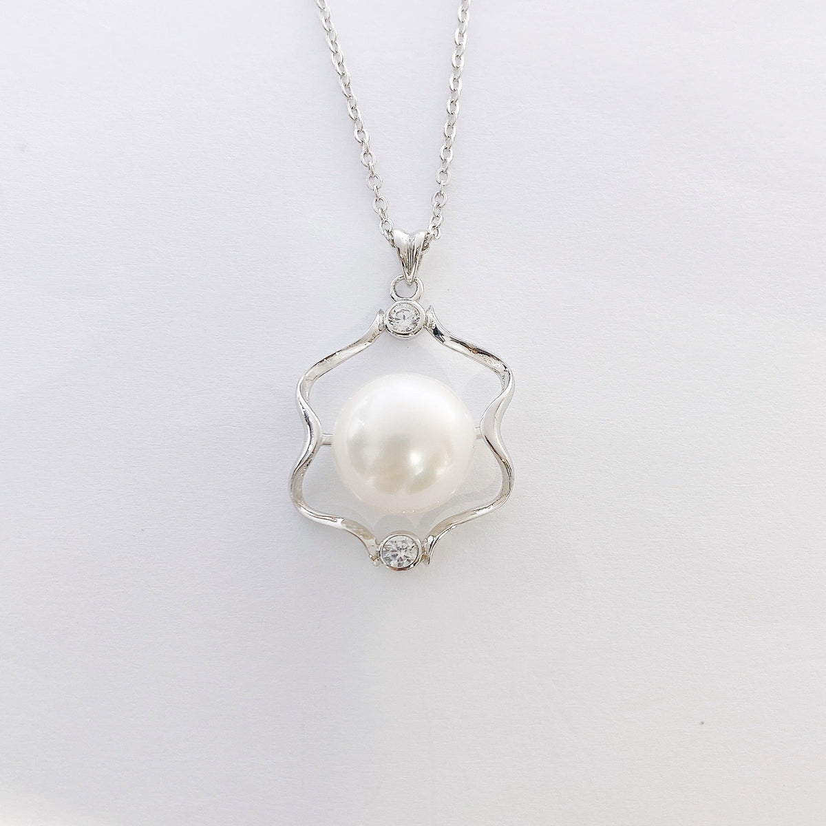 Natural Pearl Hollow Geometric Shape Pendant Silver Necklace for Women