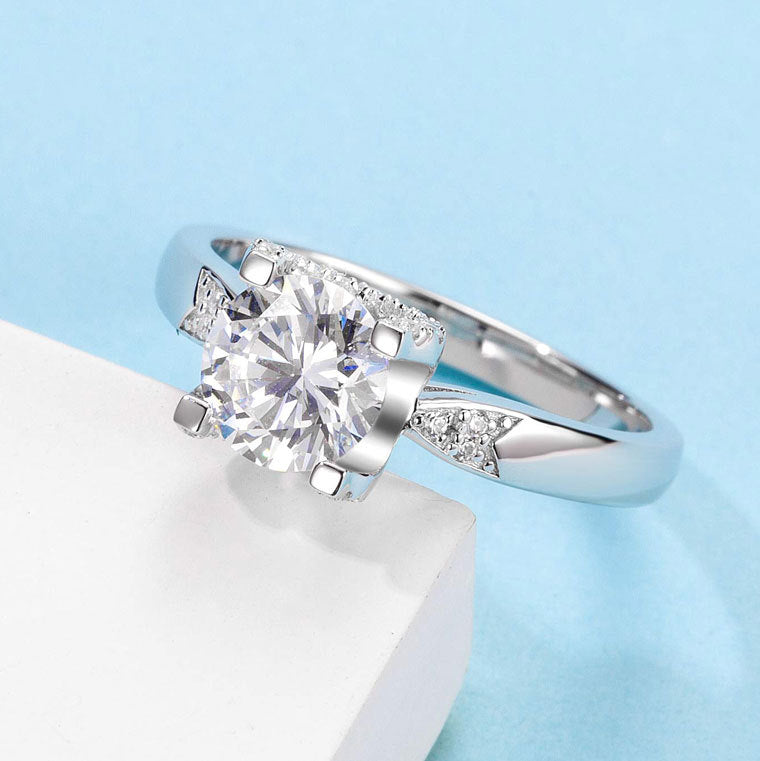 Stylish Oxhead Prong1.0 Carat Moissanite Engagement Ring