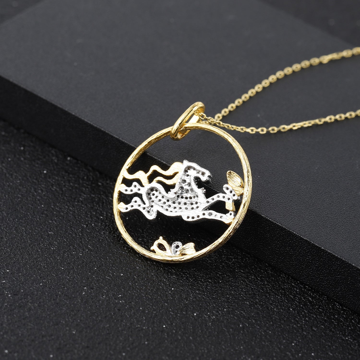 Animal Element Design Inlaid Natural Amethyst Horse Circle Pendant Silver Necklace for Women