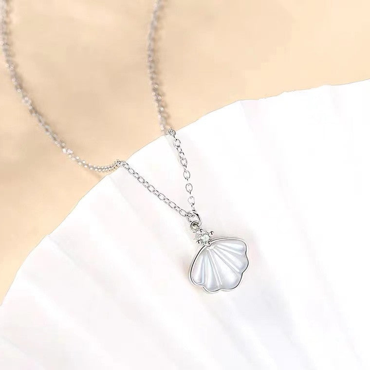 (Two Colours) Shell-Shaped Pendants 925 Silver Collarbone Necklace for Women