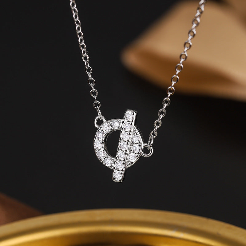 Zircon Q Pendant Silver Necklace for Women