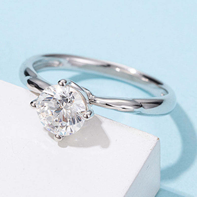 Stylish 1.0 Carat Round Cut Moissanite Engagement Ring