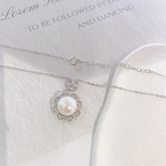 Natural Freshwater Pearl Soleste Halo with Zircon Clover Pendant Silver Necklace for Women