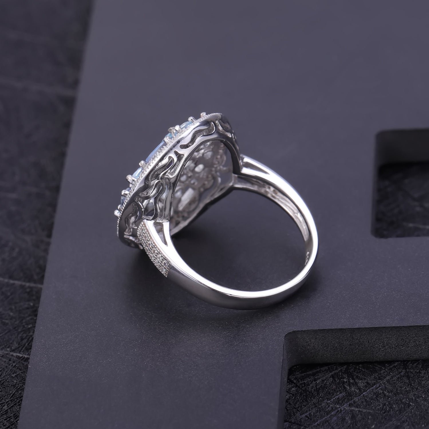 Fashionable and Luxurious s925 Sterling Silver Natural Topaz Ring