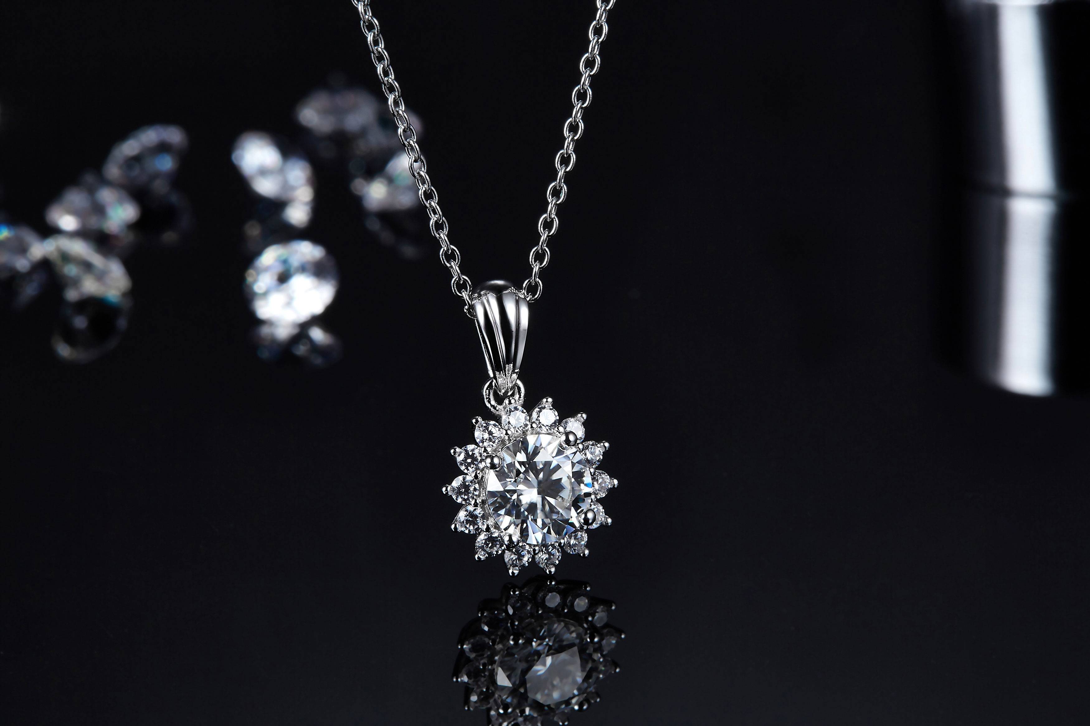 1.0Carat Round Moissanite Sunflower Pendant