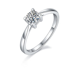 HW Prongs 0.5Carat Round Moissanite Engagement Ring